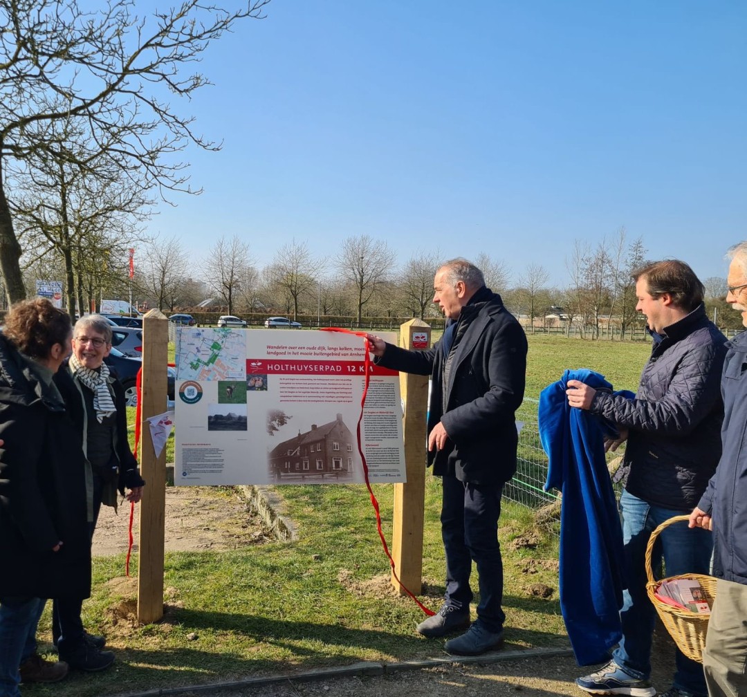 Opening Holthuyserpad